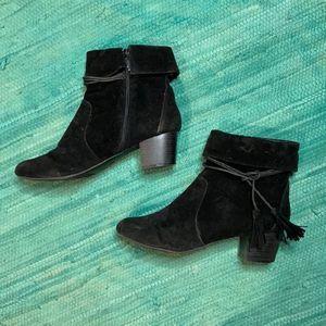 Breckelles Seattle-22 black suede ankle booties